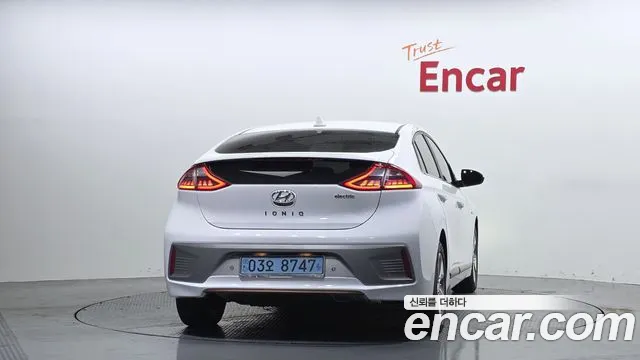 2018 Hyundai Ioniq Electric Q Sold VIN KMHC051HFJU016154 – photo 14