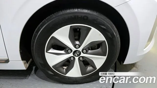 2018 Hyundai Ioniq Electric Q Sold VIN KMHC051HFJU016154 – photo 26
