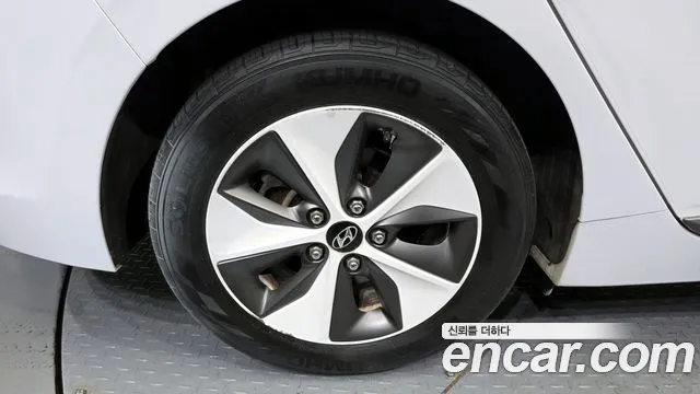 2018 Hyundai Ioniq Electric Q Sold VIN KMHC051HFJU016154 – photo 28
