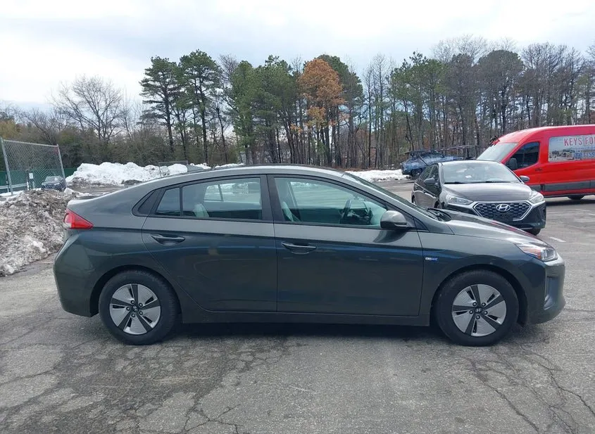 2020 HYUNDAI Ioniq Used VIN KMHC65LC0LU220195 – trunk area