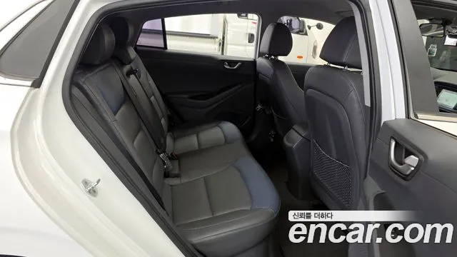 2017 Hyundai Ioniq Hybrid N Sold VIN KMHC851CGHU006817 – interior seats