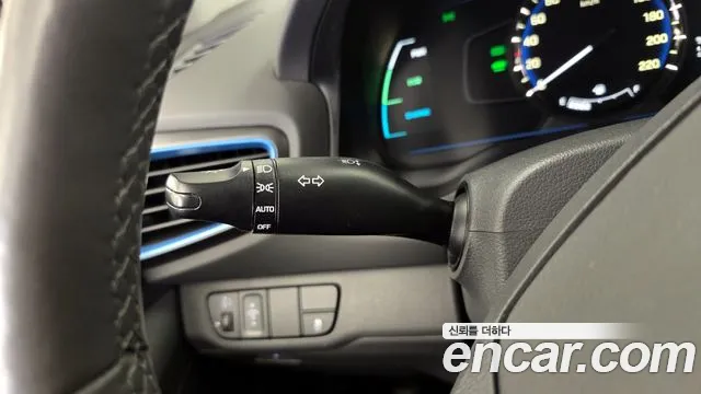 2017 Hyundai Ioniq Hybrid N Sold VIN KMHC851CGHU006817 – engine bay