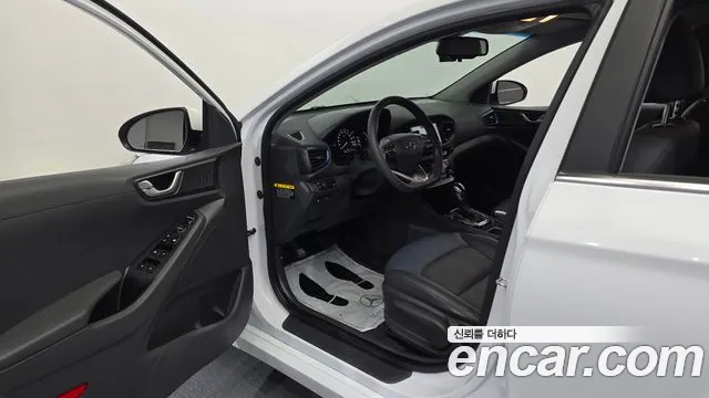 2019 Hyundai Ioniq Hybrid N Sold VIN KMHC851CGKU141093 – side profile