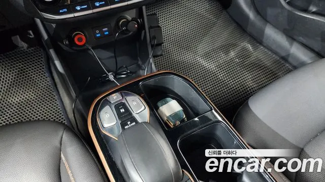 2018 Hyundai Ioniq Electric N Sold VIN KMHC851HFJU021280 – photo 12
