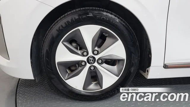 2018 Hyundai Ioniq Electric N Sold VIN KMHC851HFJU021280 – photo 16