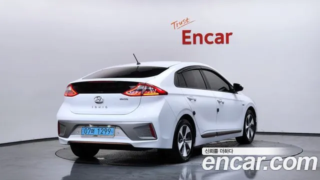 2018 Hyundai Ioniq Electric N Sold VIN KMHC851HFJU021280 – photo 18