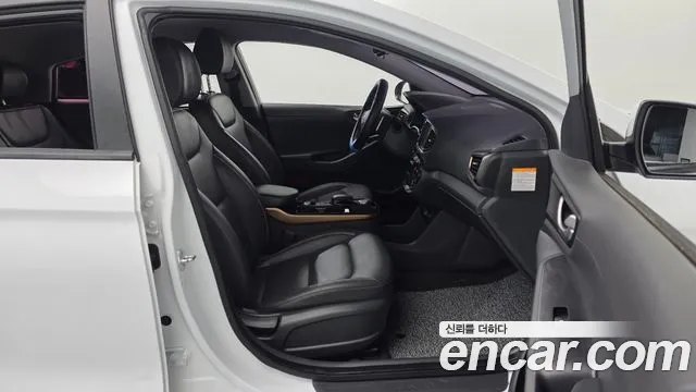 2018 Hyundai Ioniq Electric N Sold VIN KMHC851HFJU023590 – interior seats 2018 Hyundai Ioniq Electric N Sold VIN KMHC851HFJU023590 – interior seats