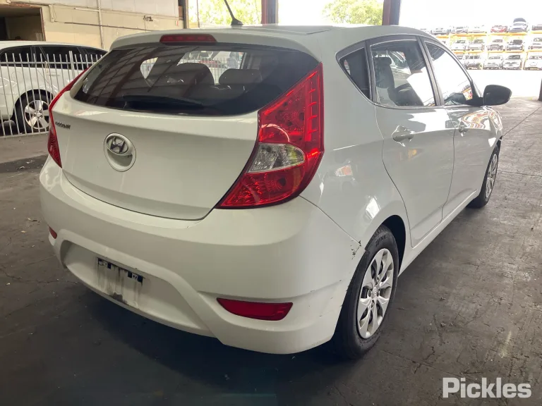 2016 Hyundai Accent Damaged VIN KMHCT51BLGU292574 – photo 13