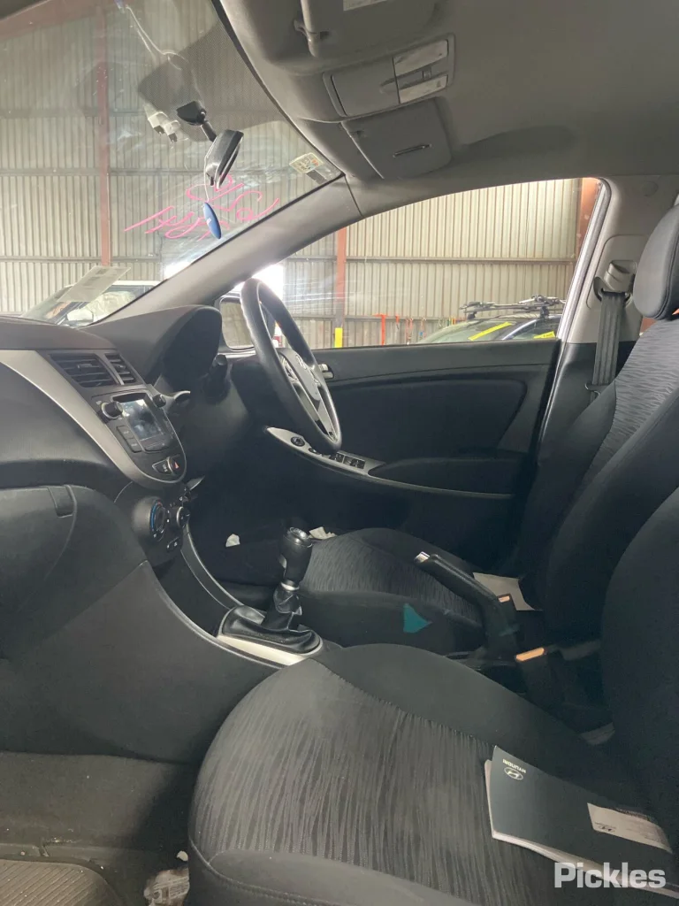 2016 Hyundai Accent Damaged VIN KMHCT51BLGU292574 – photo 18