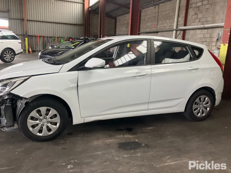 2016 Hyundai Accent Damaged VIN KMHCT51BLGU292574 – photo 19
