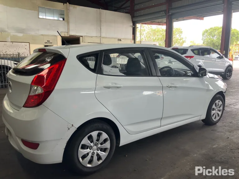 2016 Hyundai Accent Damaged VIN KMHCT51BLGU292574 – photo 26