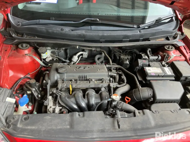 2013 Hyundai Accent Damaged VIN KMHCT51DMEU137076 – exterior detail