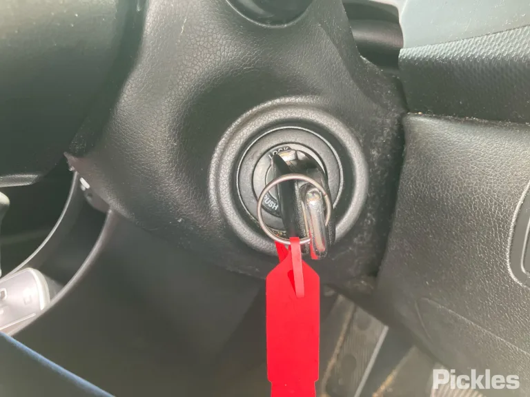 2013 Hyundai Accent Damaged VIN KMHCT51DMEU137076 – odometer reading