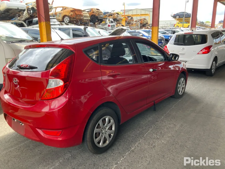 2013 Hyundai Accent Damaged VIN KMHCT51DMEU137076 – photo 11