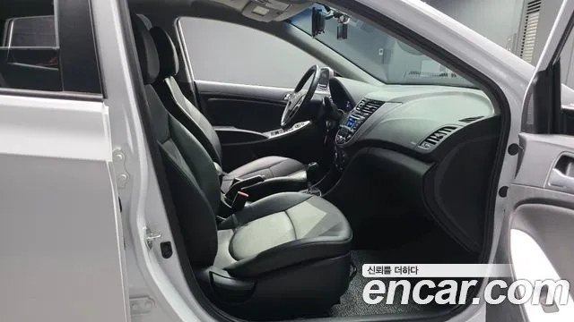 2017 Hyundai Accent (New Model) Diesel WIT 1.6 VGT Modern Sold VIN KMHCT51UGHU334203 – rear exterior