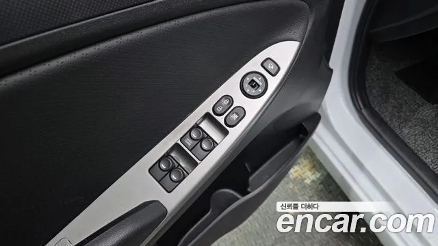2017 Hyundai Accent (New Model) Diesel WIT 1.6 VGT Modern Sold VIN KMHCT51UGHU334203 – trunk area