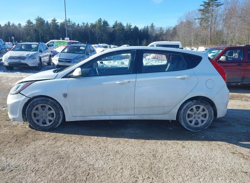 2013 HYUNDAI Accent Used VIN KMHCT5AE2DU116029 – photo 12