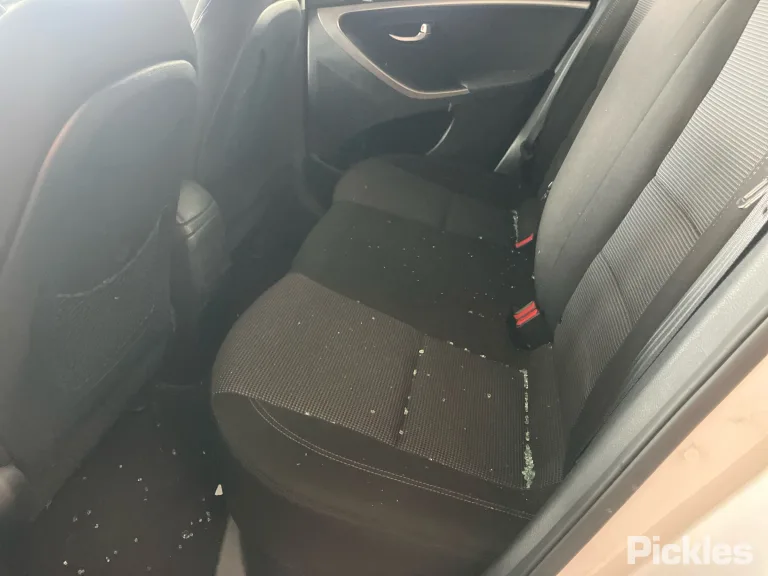 2013 Hyundai i30 Damaged VIN KMHD251EMDU093678 – engine bay 2013 Hyundai i30 Damaged VIN KMHD251EMDU093678 – engine bay