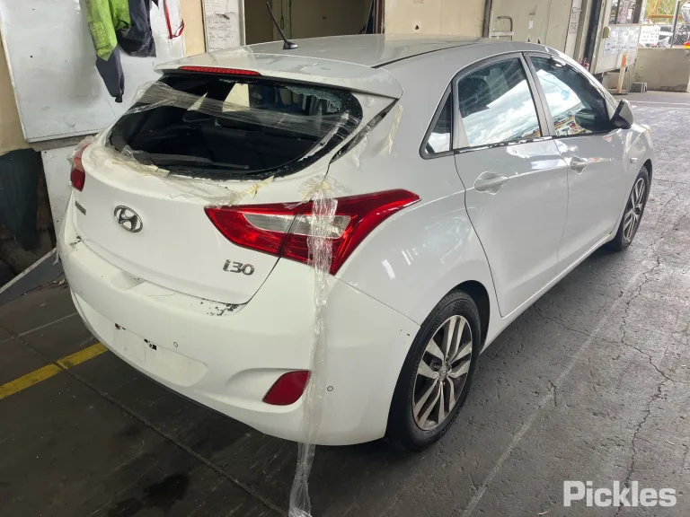 2013 Hyundai i30 Damaged VIN KMHD251EMDU093678 – undercarriage 2013 Hyundai i30 Damaged VIN KMHD251EMDU093678 – undercarriage