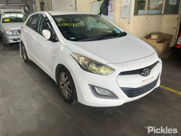 2013 Hyundai i30 Damaged VIN KMHD251EMDU093678 – photo 11 2013 Hyundai i30 Damaged VIN KMHD251EMDU093678 – photo 11