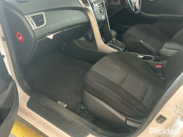 2013 Hyundai i30 Damaged VIN KMHD251EMDU093678 – photo 15 2013 Hyundai i30 Damaged VIN KMHD251EMDU093678 – photo 15