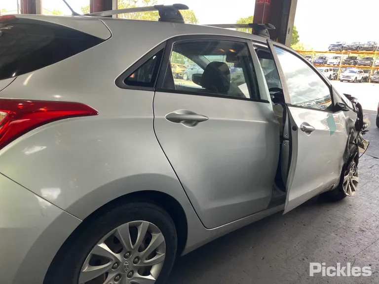 2013 Hyundai i30 Used VIN KMHD251EMDU121902 – undercarriage