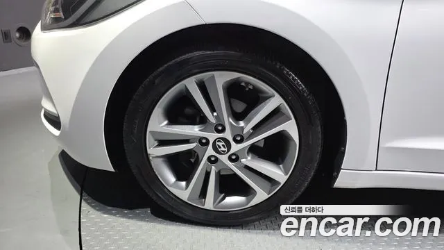 2018 Hyundai Avante AD 1.6 GDI Value Plus Sold VIN KMHD641DBJU434765 – side profile