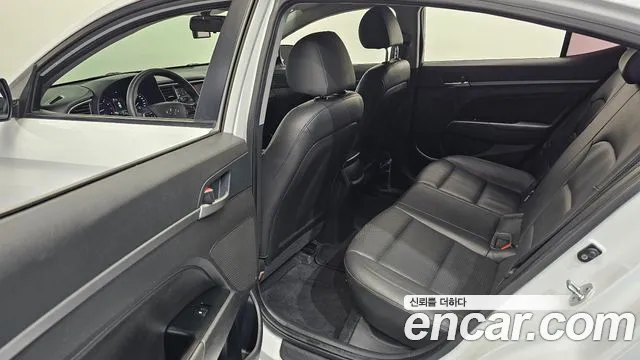 2018 Hyundai Avante AD 1.6 GDI Value Plus Sold VIN KMHD641DBJU439605 – interior seats 2018 Hyundai Avante AD 1.6 GDI Value Plus Sold VIN KMHD641DBJU439605 – interior seats