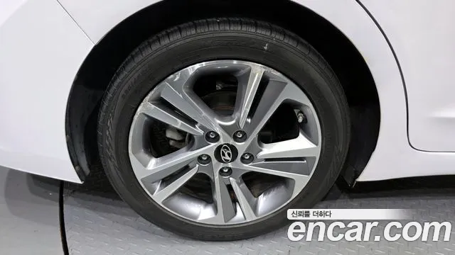 2018 Hyundai Avante AD 1.6 GDI Value Plus Sold VIN KMHD641DBJU470130 – trunk area 2018 Hyundai Avante AD 1.6 GDI Value Plus Sold VIN KMHD641DBJU470130 – trunk area