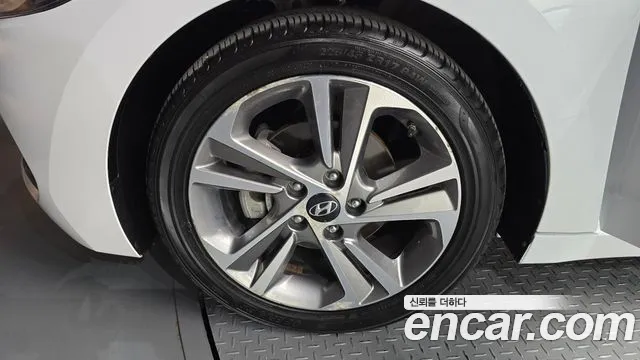 2018 Hyundai Avante Ad 1.6 Gdi Value Plus Sold VIN KMHD641DBJU592931 – front exterior