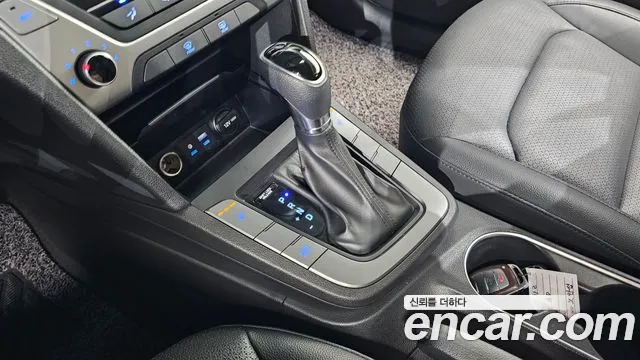 2018 Hyundai Avante AD 1.6 GDI Value Plus Sold VIN KMHD641DBJU592981 – photo 13 2018 Hyundai Avante AD 1.6 GDI Value Plus Sold VIN KMHD641DBJU592981 – photo 13