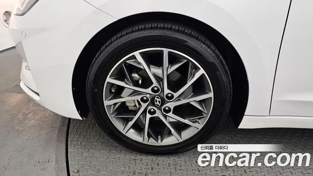 2019 Hyundai The New Avante AD 1.6 Sold VIN KMHD641EEKU828428 – trunk area