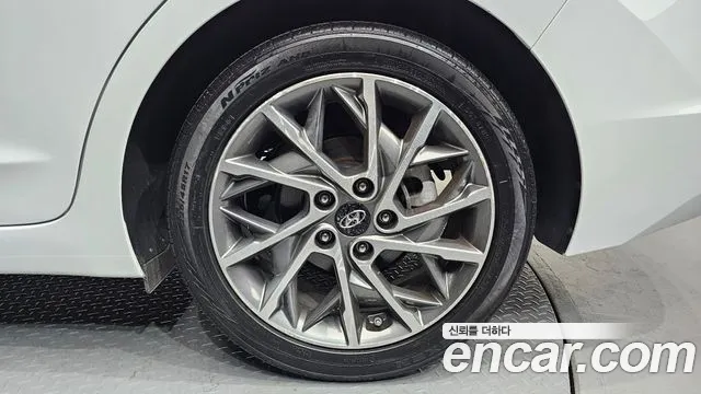 2019 Hyundai The New Avante AD 1.6 Sold VIN KMHD641EEKU838931 – exterior detail