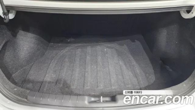 2019 Hyundai The New Avante AD 1.6 Sold VIN KMHD641EEKU840233 – trunk area