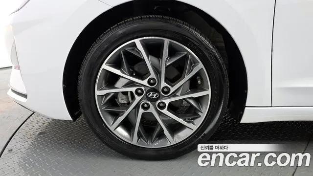 2019 Hyundai The New Avante AD 1.6 Sold VIN KMHD641EEKU890793 – exterior detail