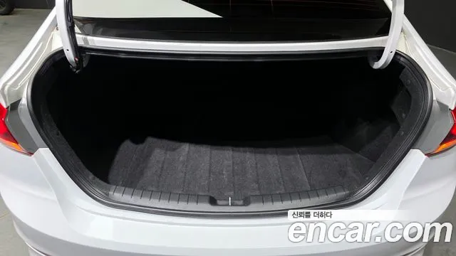 2017 Hyundai Avante AD 1.6 GDI Smart Sold VIN KMHD741DBHU256791 – interior seats