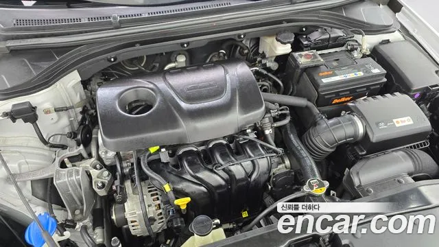 2018 Hyundai Avante AD 1.6 GDI Smart Sold VIN KMHD741DBJU683332 – exterior detail