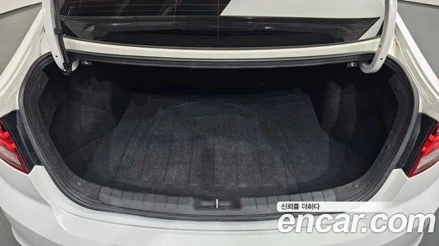 2020 Hyundai The New Avante AD 1.6 Sold VIN KMHD741EELU963162 – exterior detail
