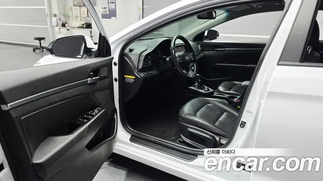 2019 Hyundai The New Avante AD 1.6 Diesel Sold VIN KMHD741UGKU896687 – interior seats 2019 Hyundai The New Avante AD 1.6 Diesel Sold VIN KMHD741UGKU896687 – interior seats