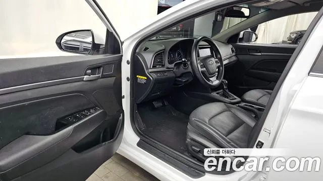 2017 Hyundai Avante AD 1.6 GDI Modern Sold VIN KMHD841DBHU381906 – trunk area