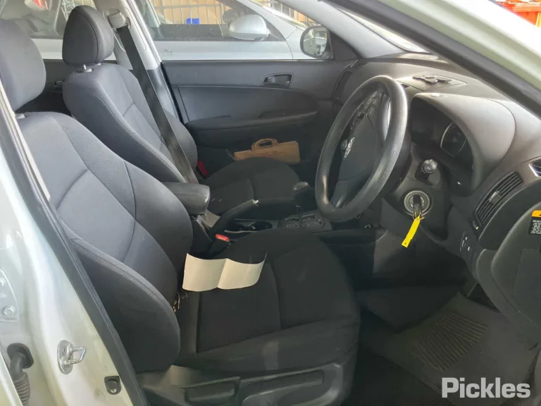 2011 Hyundai i30 Damaged VIN KMHDB51EMBU354065 – rear exterior
