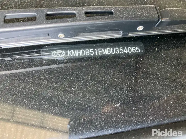 2011 Hyundai i30 Damaged VIN KMHDB51EMBU354065 – exterior detail