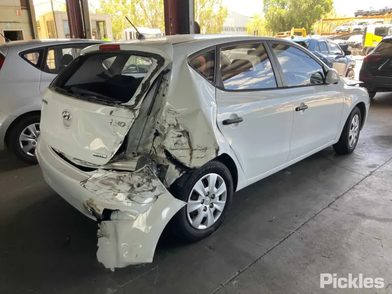 2011 Hyundai i30 Damaged VIN KMHDB51EMBU354065 – odometer reading