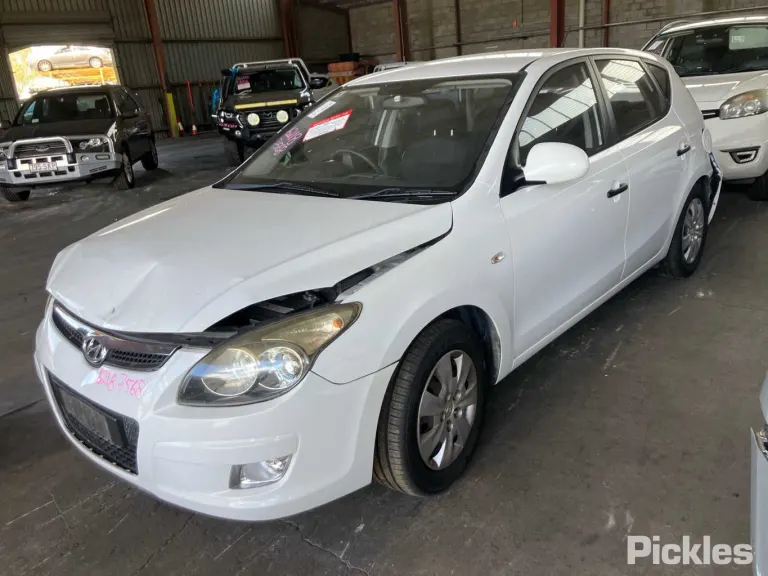 2011 Hyundai i30 Damaged VIN KMHDB51EMBU354065 – photo 12