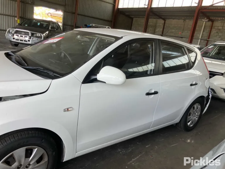2011 Hyundai i30 Damaged VIN KMHDB51EMBU354065 – photo 24
