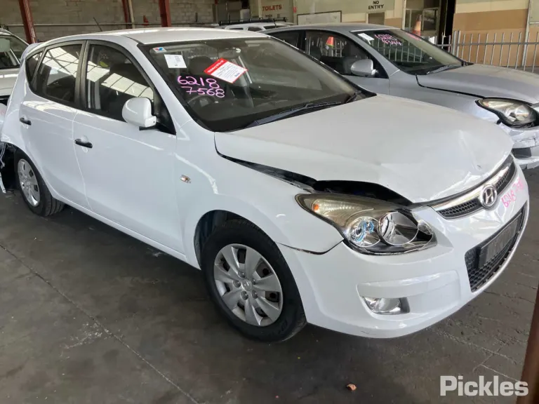 2011 Hyundai i30 Damaged VIN KMHDB51EMBU354065 – photo 28