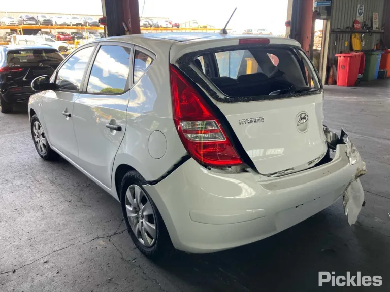 2011 Hyundai i30 Damaged VIN KMHDB51EMBU354065 – photo 29