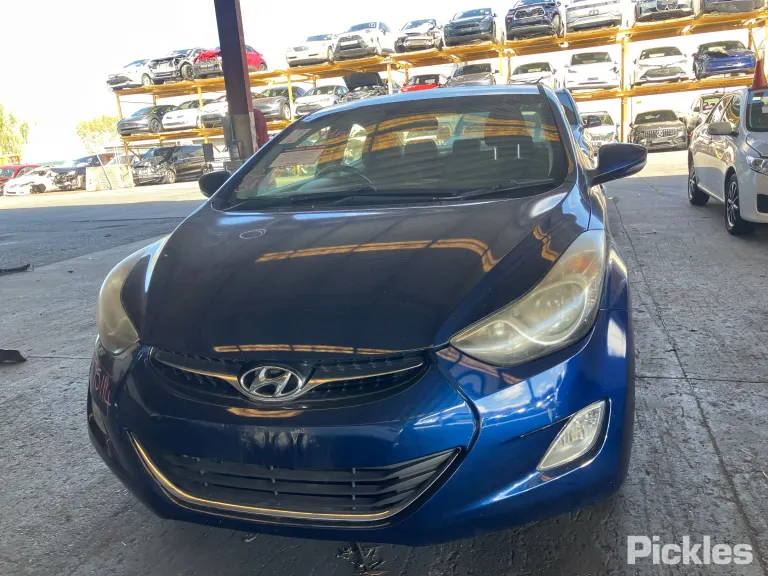 2013 Hyundai Elantra Damaged VIN KMHDH41EMDU804422 – exterior detail