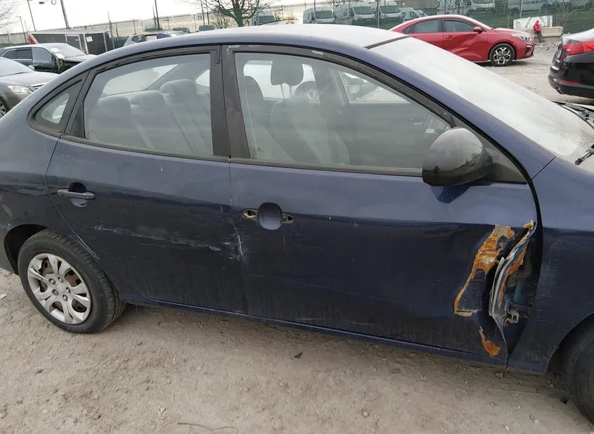 2010 HYUNDAI Elantra Used VIN KMHDU4AD6AU009869 – trunk area