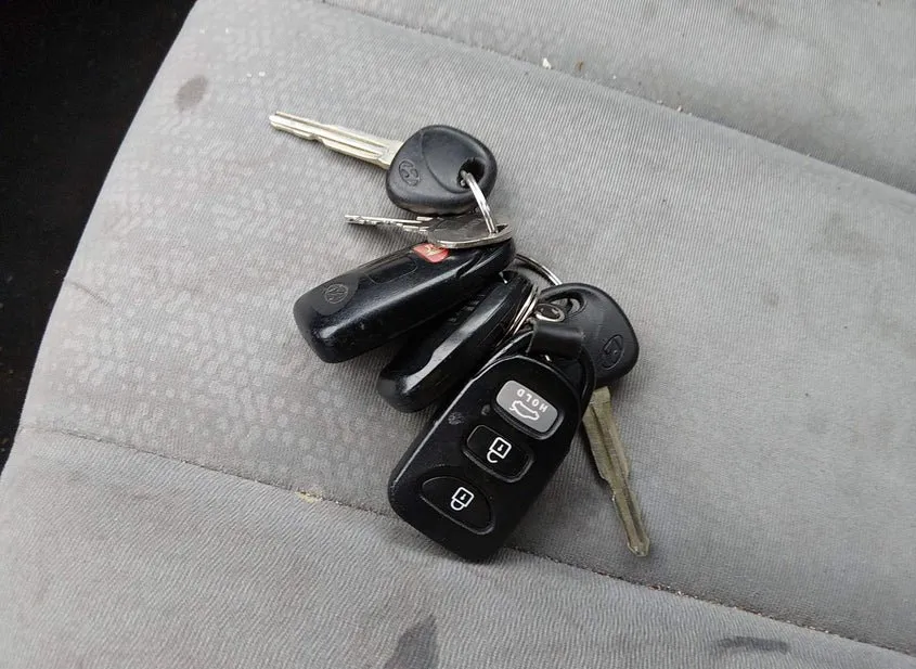 2010 HYUNDAI Elantra Used VIN KMHDU4AD6AU009869 – photo 12